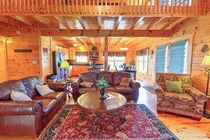 Smart-TV, Kamin, Bücher, Stereoanlage