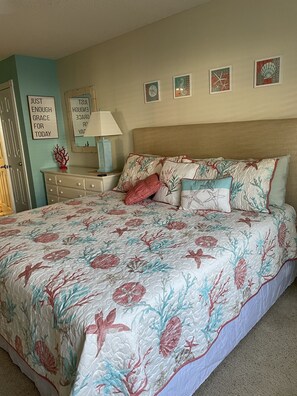 2 bedrooms, iron/ironing board, travel crib, free WiFi - Most Requested Unit, The Colony II Condo, free wi-fi  (Sunset Beach)