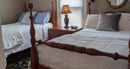 Gate House (2 Doubles - 2nd Floor)