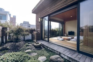 4F京都六人房 | 記憶棉床墊、獨特設計、手提電腦工作空間、隔音