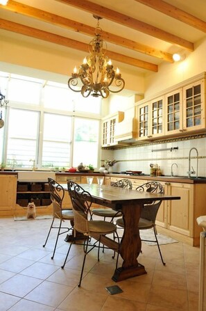 冰箱、茶具/咖啡用具、电热水壶、高脚椅