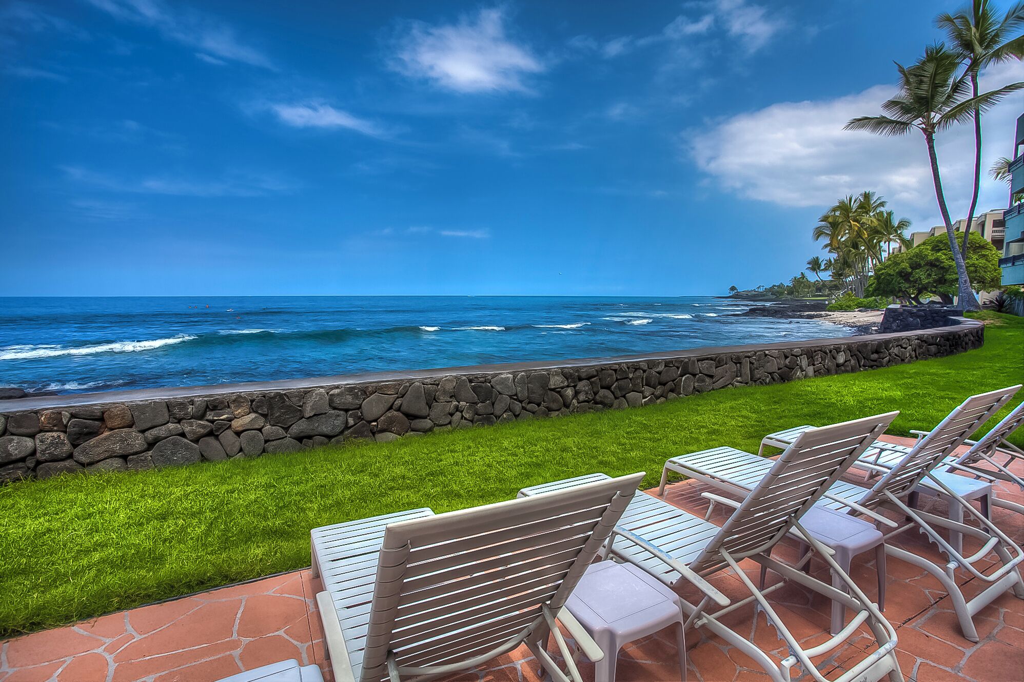 Aloha! Oceanfront, TV, Pool, Hot Tub, A/C.