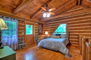 4 bedrooms, desk, WiFi, bed sheets - Sans Souci | Pet Friendly (Copperhill)