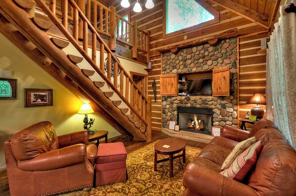 TV - Sans Souci | Pet Friendly (Copperhill)