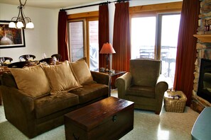 تلفزيون ذكي، مدفأة، ألعاب فيديو، مشغل دي في دي