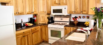 Peaceful,Lakeview on Lake Granby,Hot Tub,3 decks,10min RMNP & grand lk,BBQ Grill
