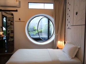 Minibar, rollaway beds, free WiFi, bed sheets