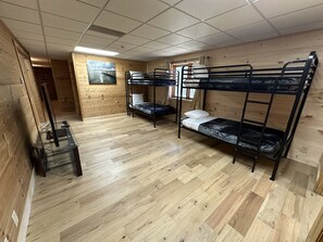 6 bedrooms, iron/ironing board, travel crib, free internet