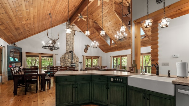 Interior - The Red Elk Lodge! Lakefront in Quiet Cove with Private Dock and Fishing Canoes! (Branson)