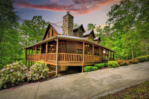 Hidden Creek | Trail to Creek | Hot Tub | Pool Table