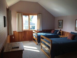 5 habitaciones, tabla de planchar con plancha, wifi y ropa de cama