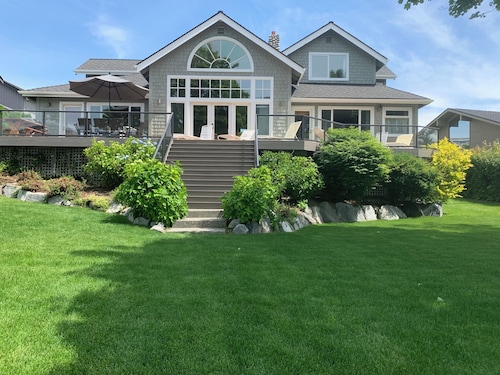 Beautiful waterfront on Wapato Point
