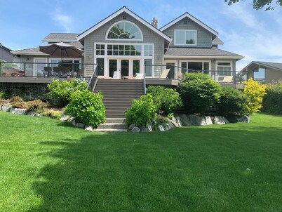 Beautiful waterfront on Wapato Point