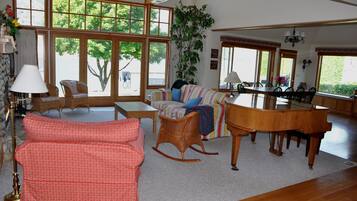 TV, fireplace, DVD player, books