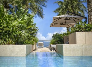 Outdoor pool, pool loungers - K11 Artus (Kowloon)