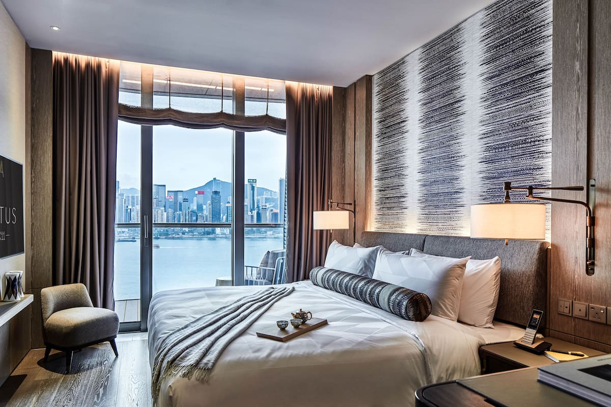 HARBOUR One | Minibar, in-room safe, individually decorated, individually furnished