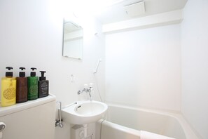 Apartment 602, 1 Bedroom | Bathroom | Combined shower/tub, deep soaking tub, free toiletries, hair dryer - ArcadiaEF (Osaka)