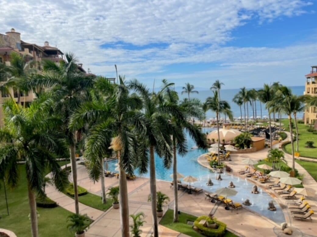 室外游泳池，恒温泳池