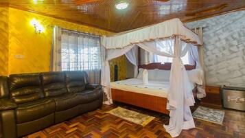 5 kamar tidur, brankas, dan didekorasi berbeda-beda