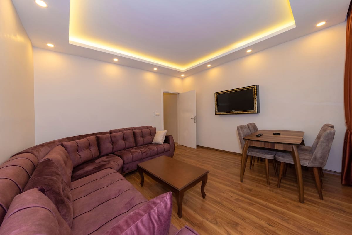 4 bedrooms, premium bedding, blackout curtains, soundproofing