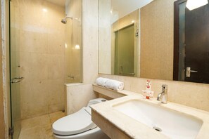 Bathroom | Shower, rainfall showerhead - Oyo 1449 Istana Permata Dinoyo (Surabaya)