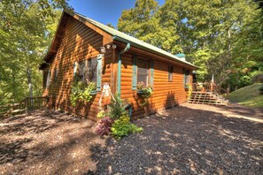 Exterior - Twin Creeks | Hot Tub| Creek Access |Pool Table | (Copperhill)