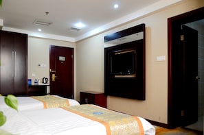 Habitación con 2 camas individuales | Minibar, escritorio, cortinas blackout y wifi gratis 