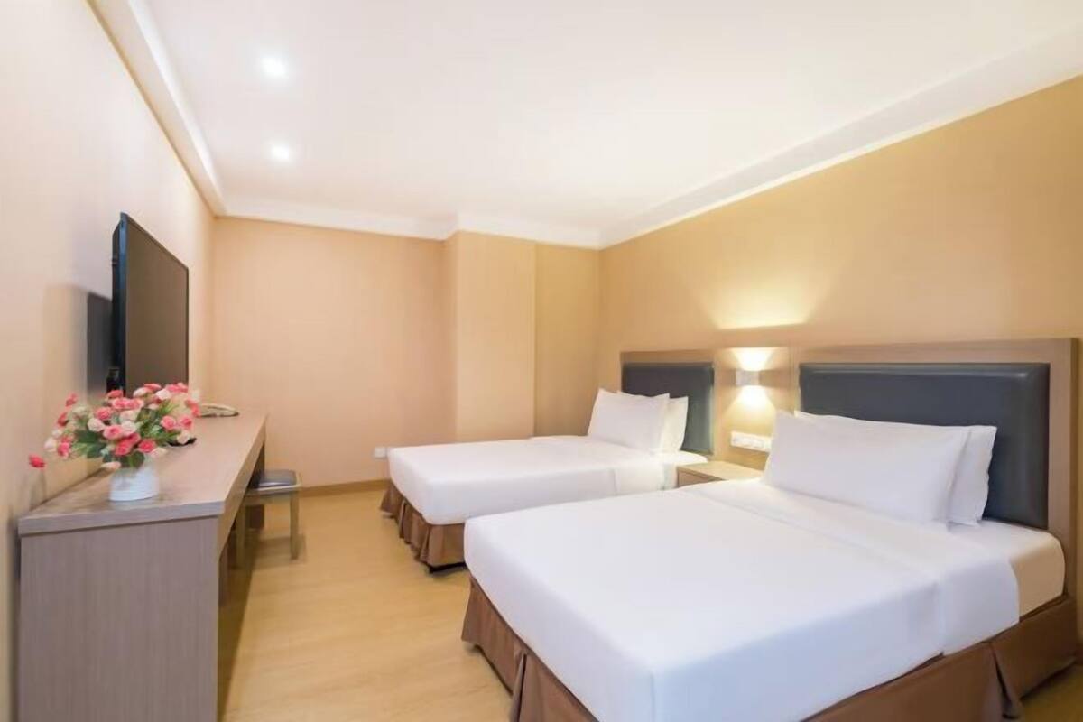 Minibar, escritorio, cortinas blackout y wifi gratis
