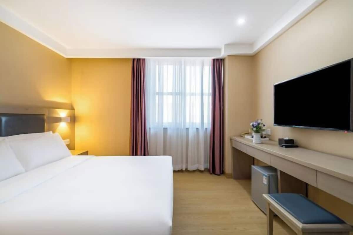 Minibar, escritorio, cortinas blackout y wifi gratis