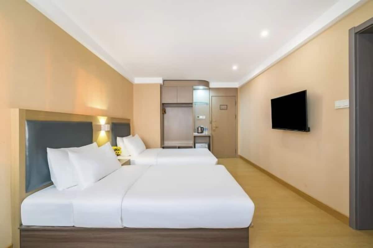 Minibar, escritorio, cortinas blackout y wifi gratis