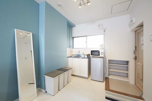 ห้องพัก (302) | ครัวส่วนตัว | ตู้เย็น, ไมโครเวฟ, เตาประกอบอาหาร, เครื่องครัว/จาน/ช้อนส้อม