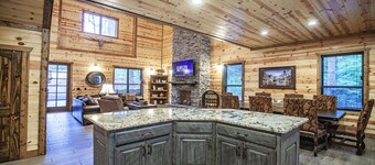 Cowboy Castle - Ridge Line Lodge, Hot Tub, Games, Outdoor Entertaining🔥 🌲