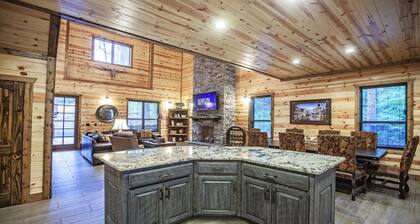 Cowboy Castle - New 4 Masters (10 Personen, Spiele, Außenbereich, großartige Lage)