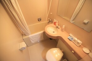 Combined shower/bathtub, deep-soaking bathtub, free toiletries