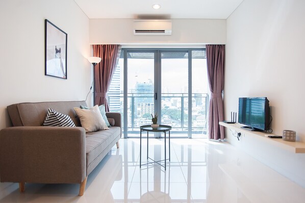 Departamento, 1 habitación | Sala de estar | Televisión de pantalla plana