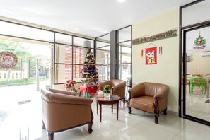 Coin salon dans le hall