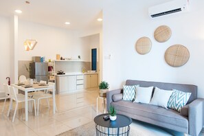 Apartment, 1 Bedroom | Living area