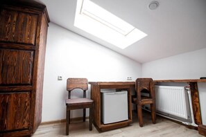 Standard Twin Room | Iron/ironing board, free WiFi, bed sheets