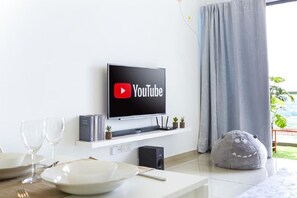 Appartement, 1 chambre | Coin séjour | Télévision à écran plat
