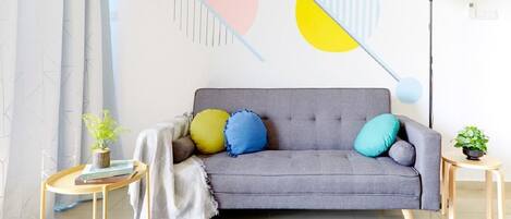 Apartamento, 1 habitación | Sala de estar | Una televisión de pantalla plana