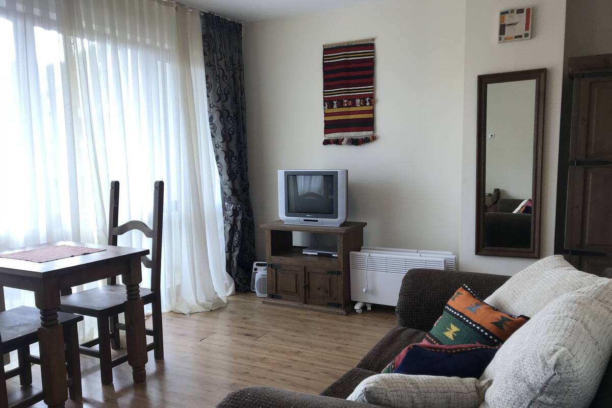 Iron/ironing board, free WiFi, bed sheets