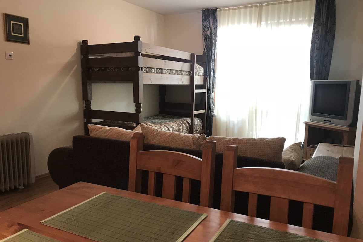 Iron/ironing board, free WiFi, bed sheets