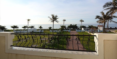 Honeymoon Double Room (Love) | Water view