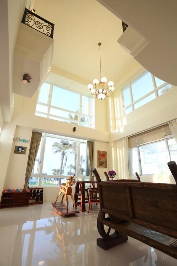 Lobby sitting area - Taroko Bay B&B (Xincheng)