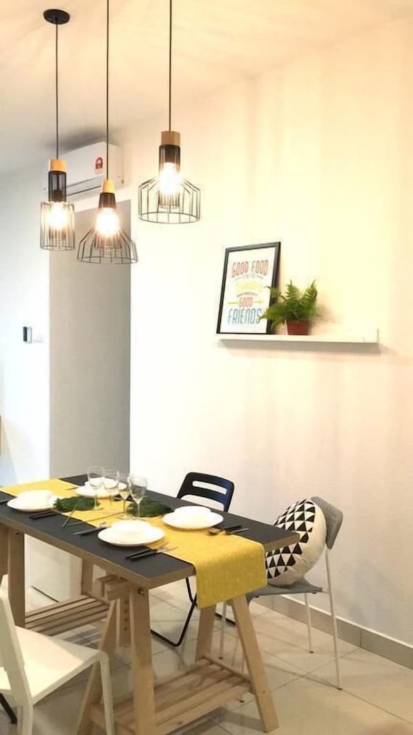 Apartment, 3 Bedrooms | In-room dining