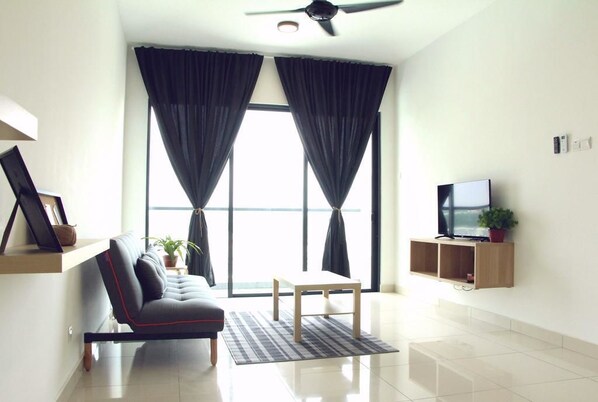 アパートメント 3 ベッドルーム | リビングルーム | 薄型テレビ