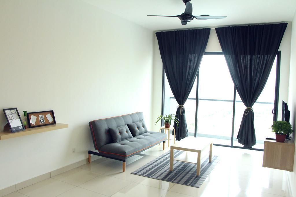 Apartamento, 3 habitaciones | Sala de estar | Una televisión de pantalla plana