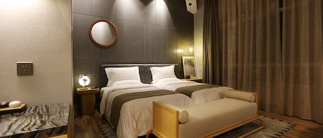 Blackout curtains, free WiFi, bed sheets