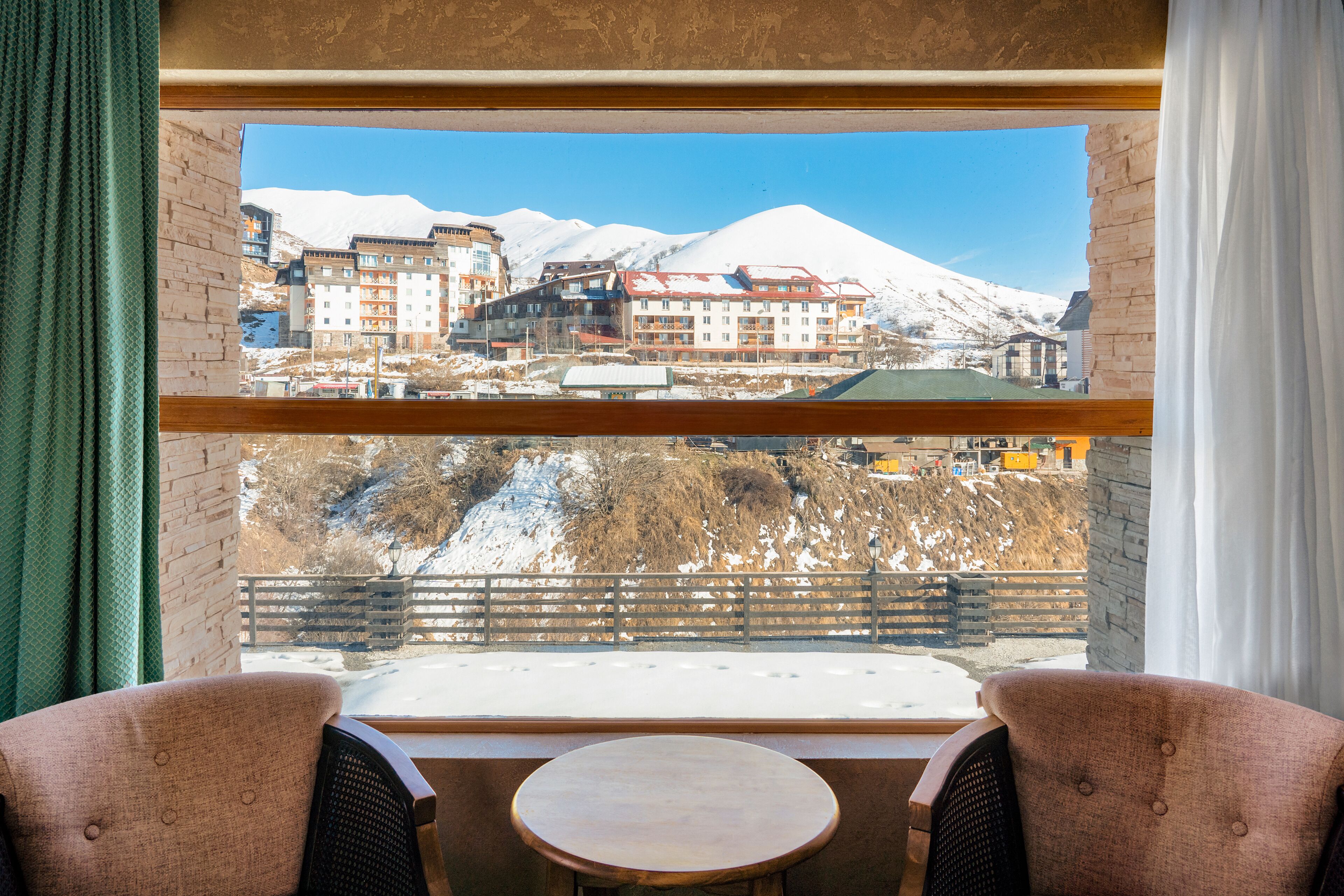 Quarto triplo luxo, 1 quarto, sacada, vista para a montanha | Vista para a montanha