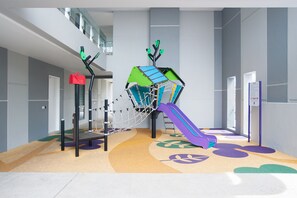 Tempat bermain anak – indoor